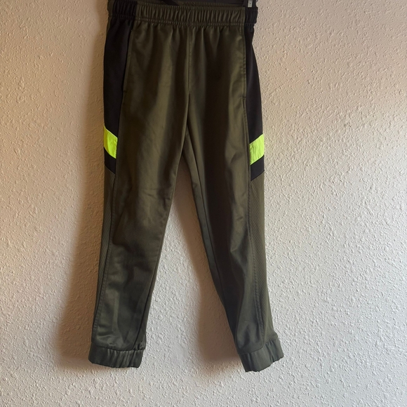 Athletic Works Other - Green Sweatpants with Elastic Waistband and Tapered Cuffs